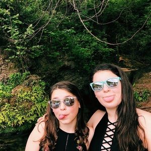 Meet your Posher, Ava